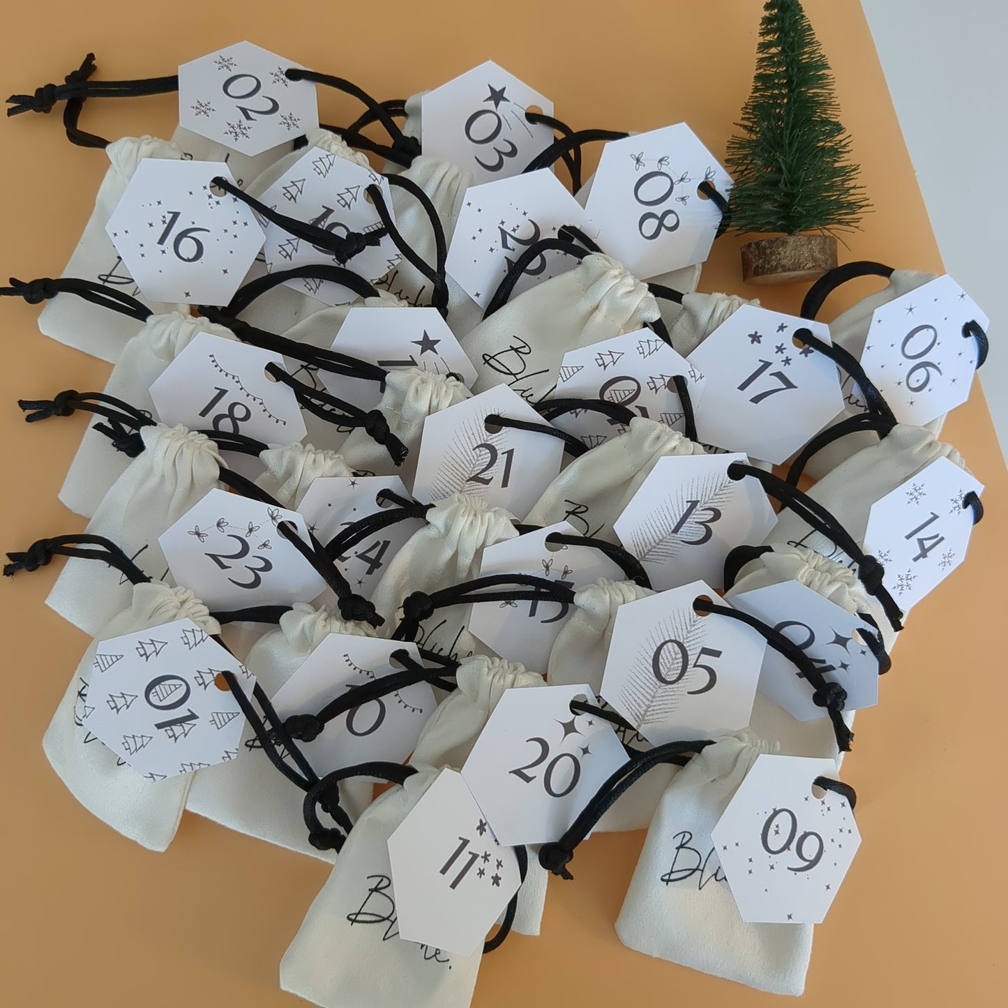 Calendrier de l'avent ♡ 24 Cases ♡ 20 Bijoux & 4 Surprises