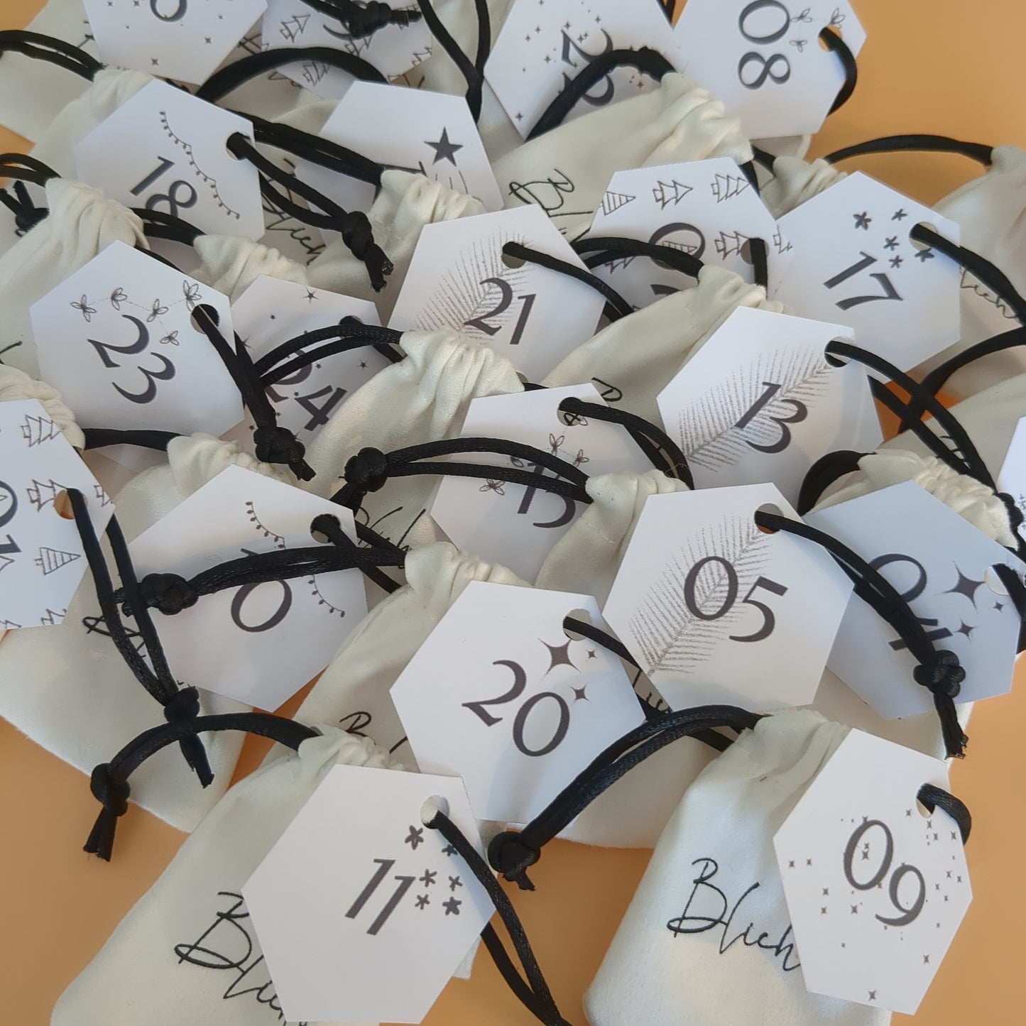 Calendrier de l'avent ♡ 24 Cases ♡ 12 Bijoux & 12 Surprises