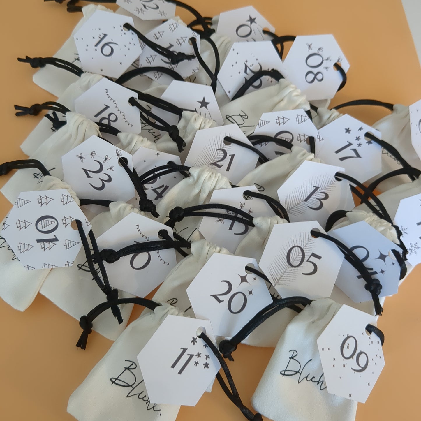 Calendrier de l'avent ♡ 24 Cases ♡ 12 Bijoux & 12 Surprises
