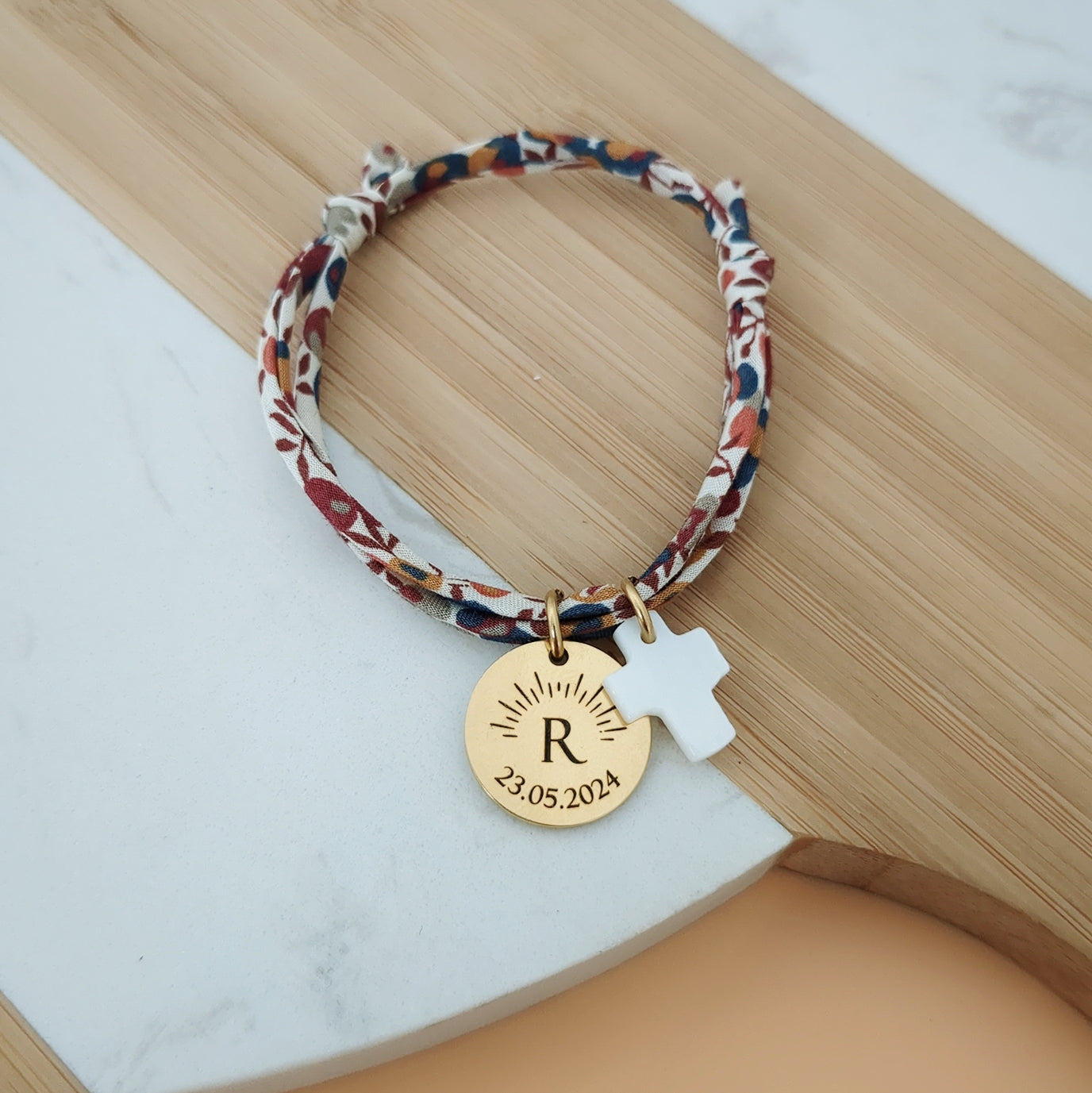 Bracelet personnalisé Liberty à graver avec initiale et date