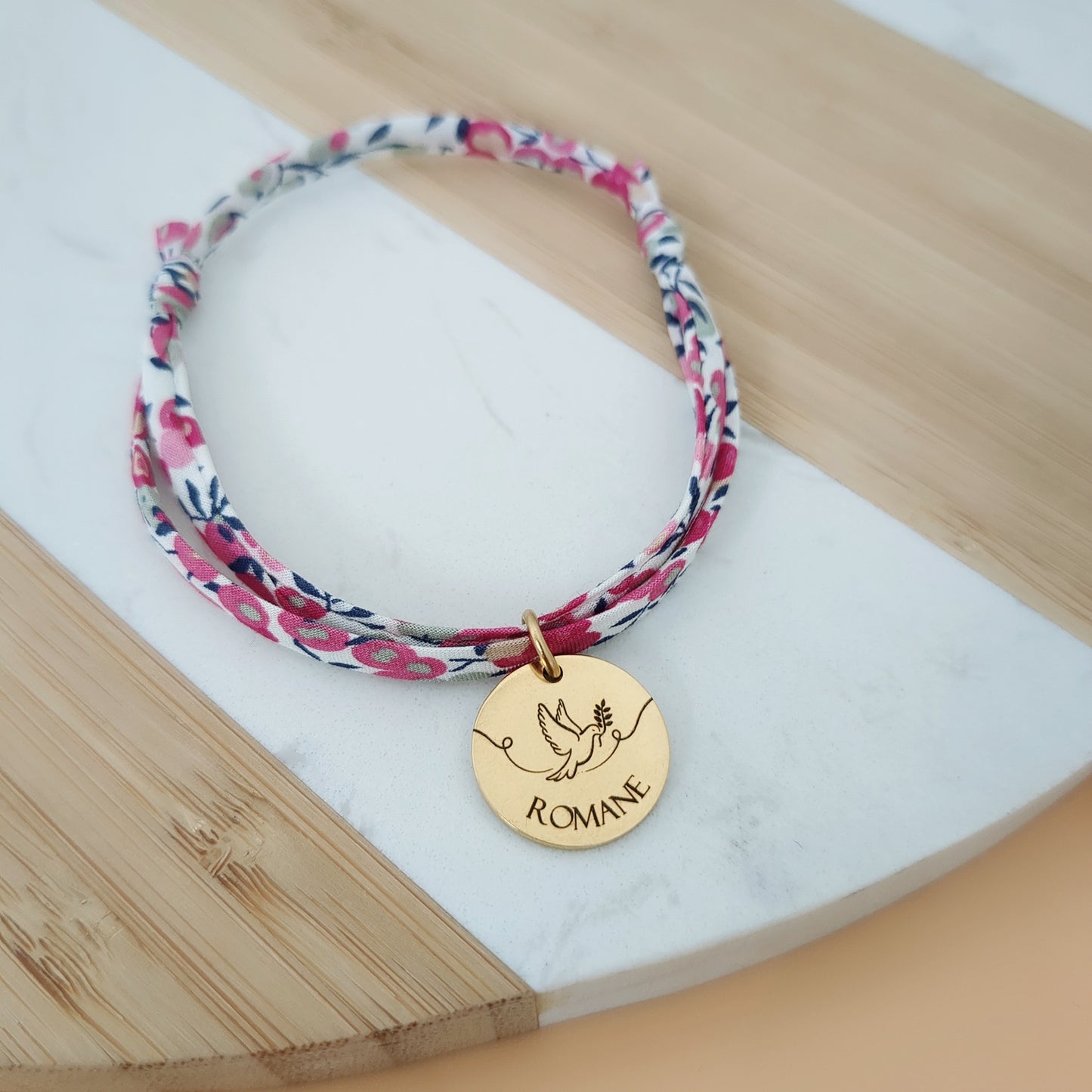 Bracelet personnalisé Liberty à graver avec colombe - Cadeau naissance personnalisé