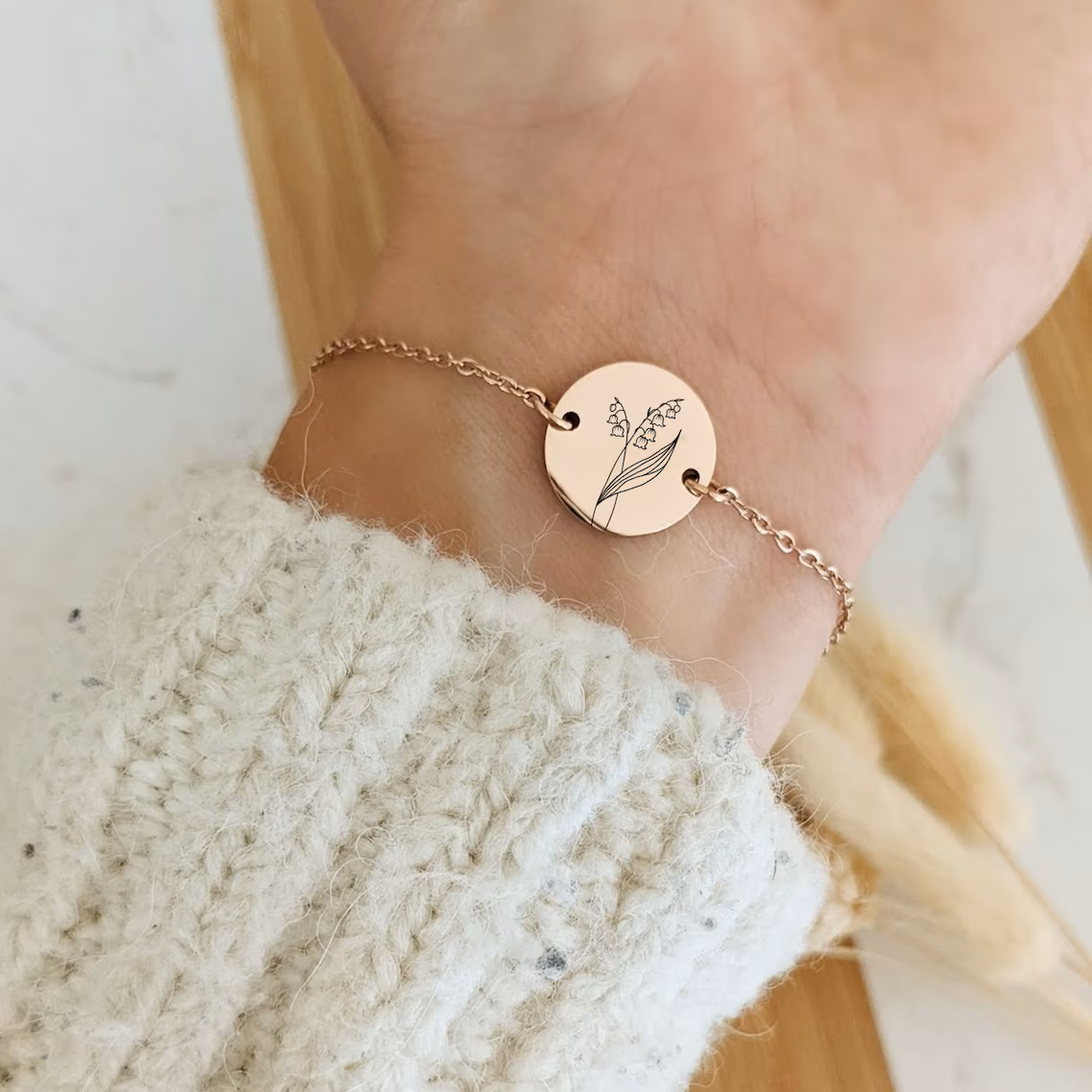Bracelet à graver avec fleur de naissance