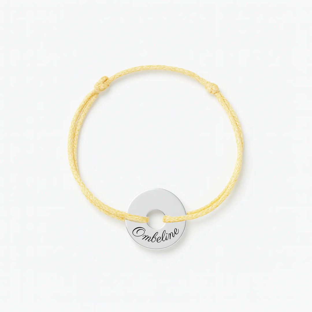 bracelet cordon enfant personnalisé avec médaille gravée prénom
