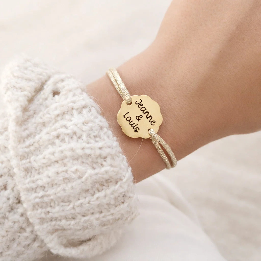 bracelet cordon femme personnalisé avec médaille gravée