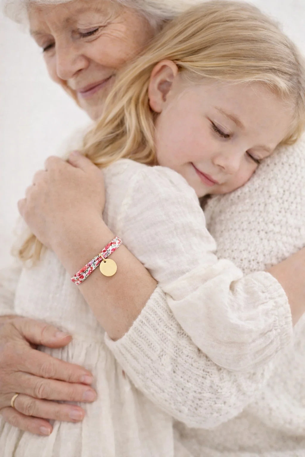 Cadeau personnalisé mamie avec bijou gravé pour grand-mère
