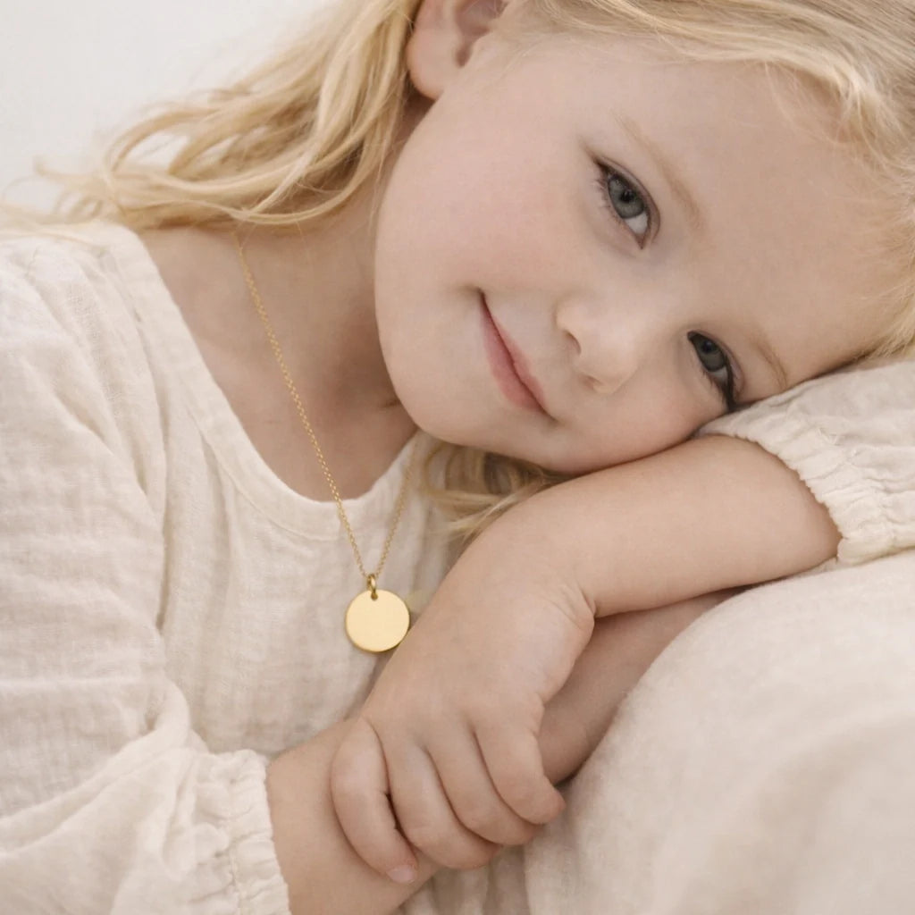 Cadeaux personnalisés enfant avec bracelets et colliers gravés
