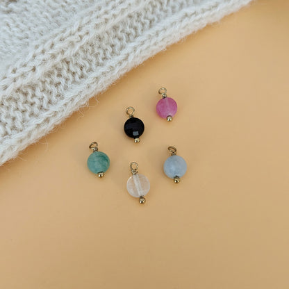 Collier avec lettre et pierre