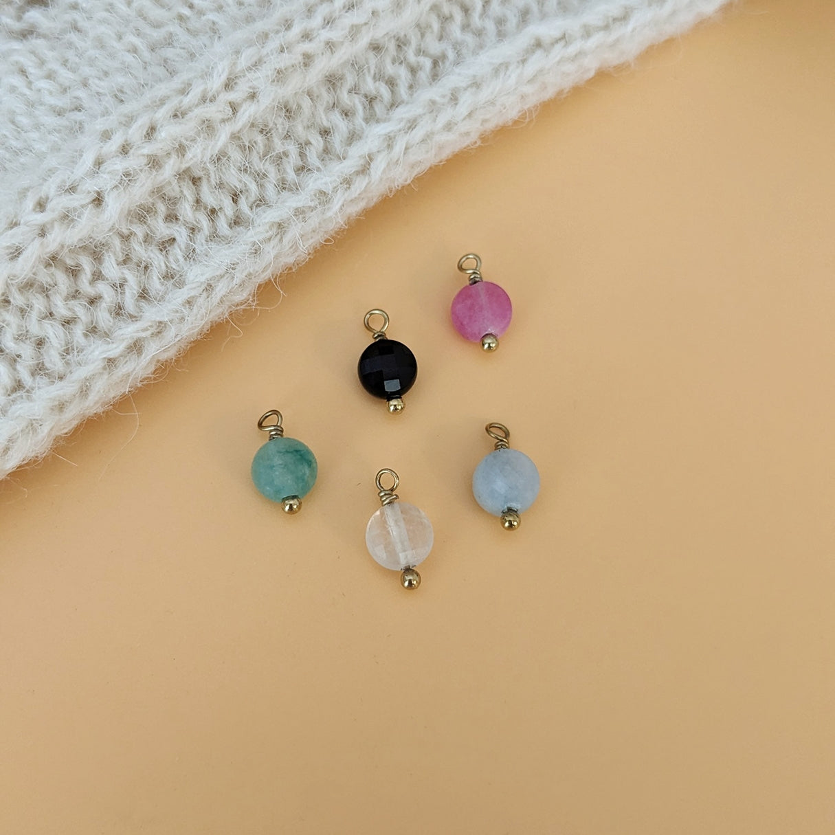 Collier avec lettre Zircon et pierre