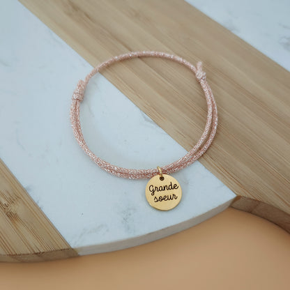 Bracelet personnalisé en cordon brillant avec médailles