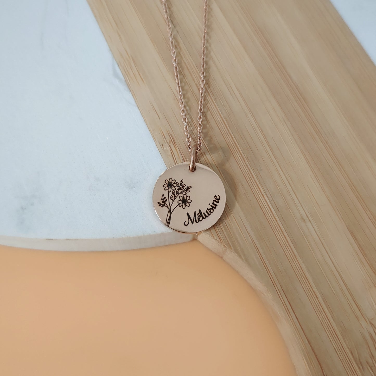 Collier personnalisé fleur de naissance et prénom