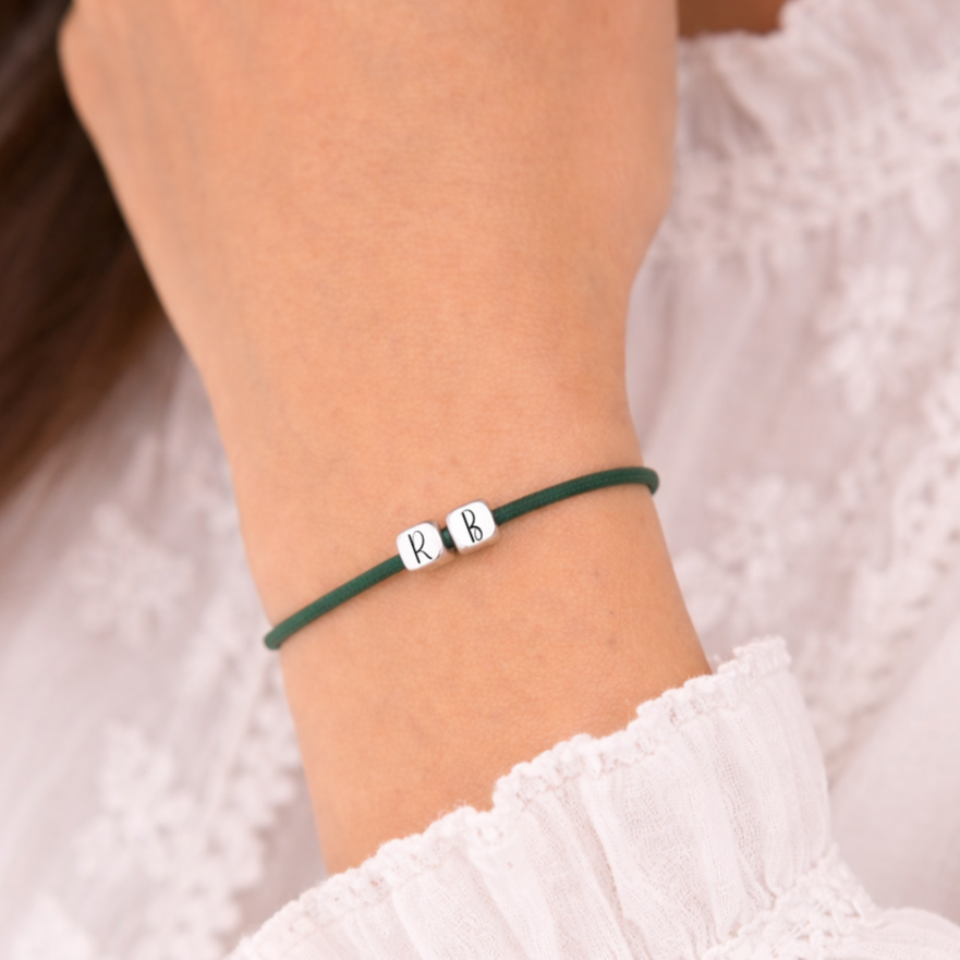 Bracelet avec perles cubes à personnaliser