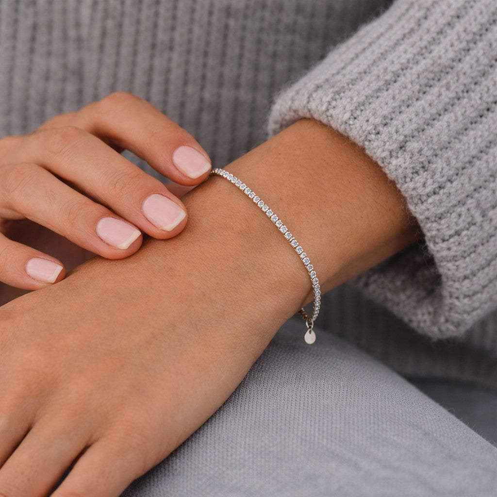 Bracelet fin avec zircons