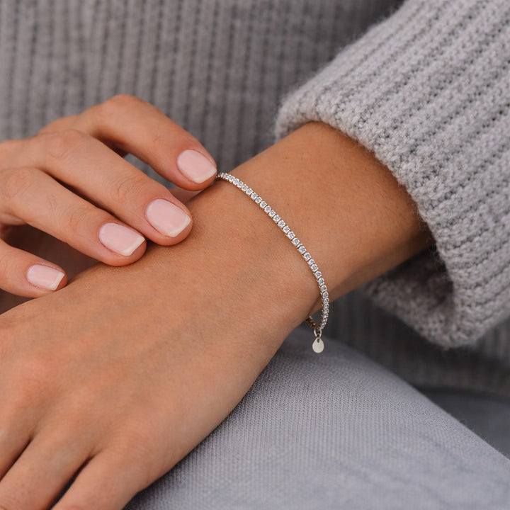 Bracelet fin avec zircons