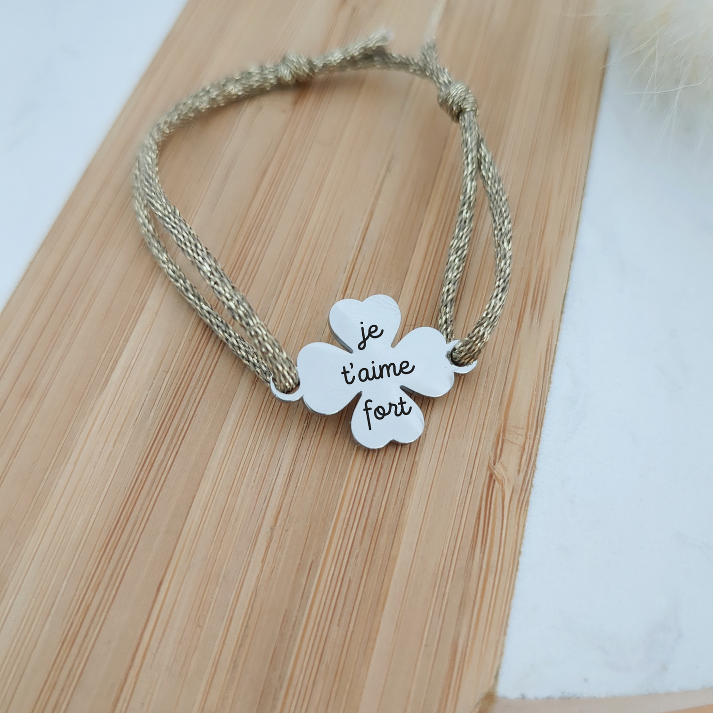 Bracelet personnalisé liberty avec trèfle à graver - Cadeau personnalisé femme