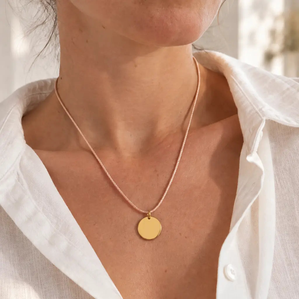 Collier cordon en lurex avec médaille et charm en option