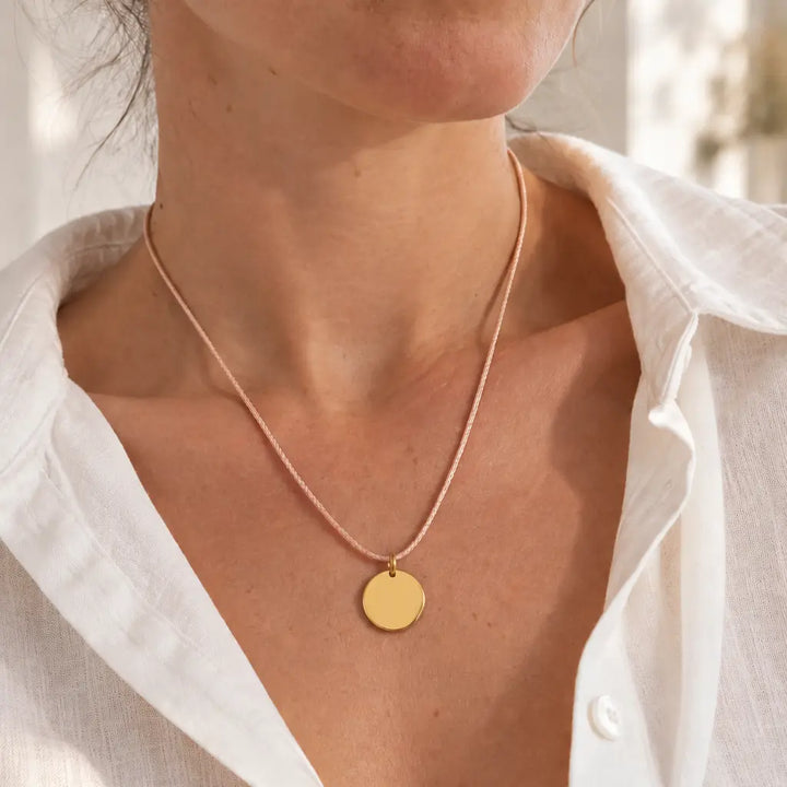 Collier cordon en lurex avec médaille et charm en option