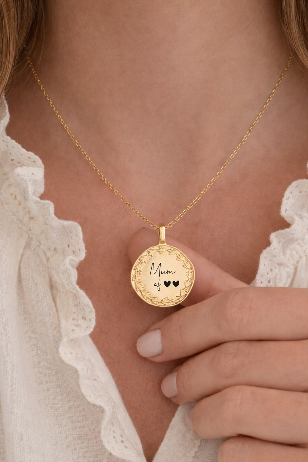 Collier avec médaille gravée