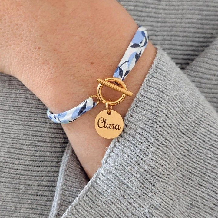 Bracelet liberty personnalisé liberty pour evjf avec fermoir et médaille – vue de face