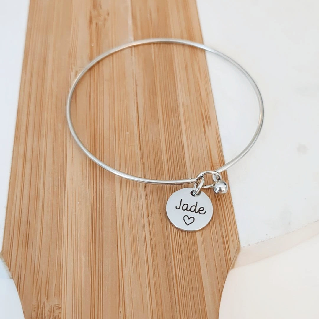 Bracelet à graver jonc avec rond et médailles à – vue de face