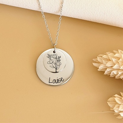 Collier avec double médailles et fleur de naissance