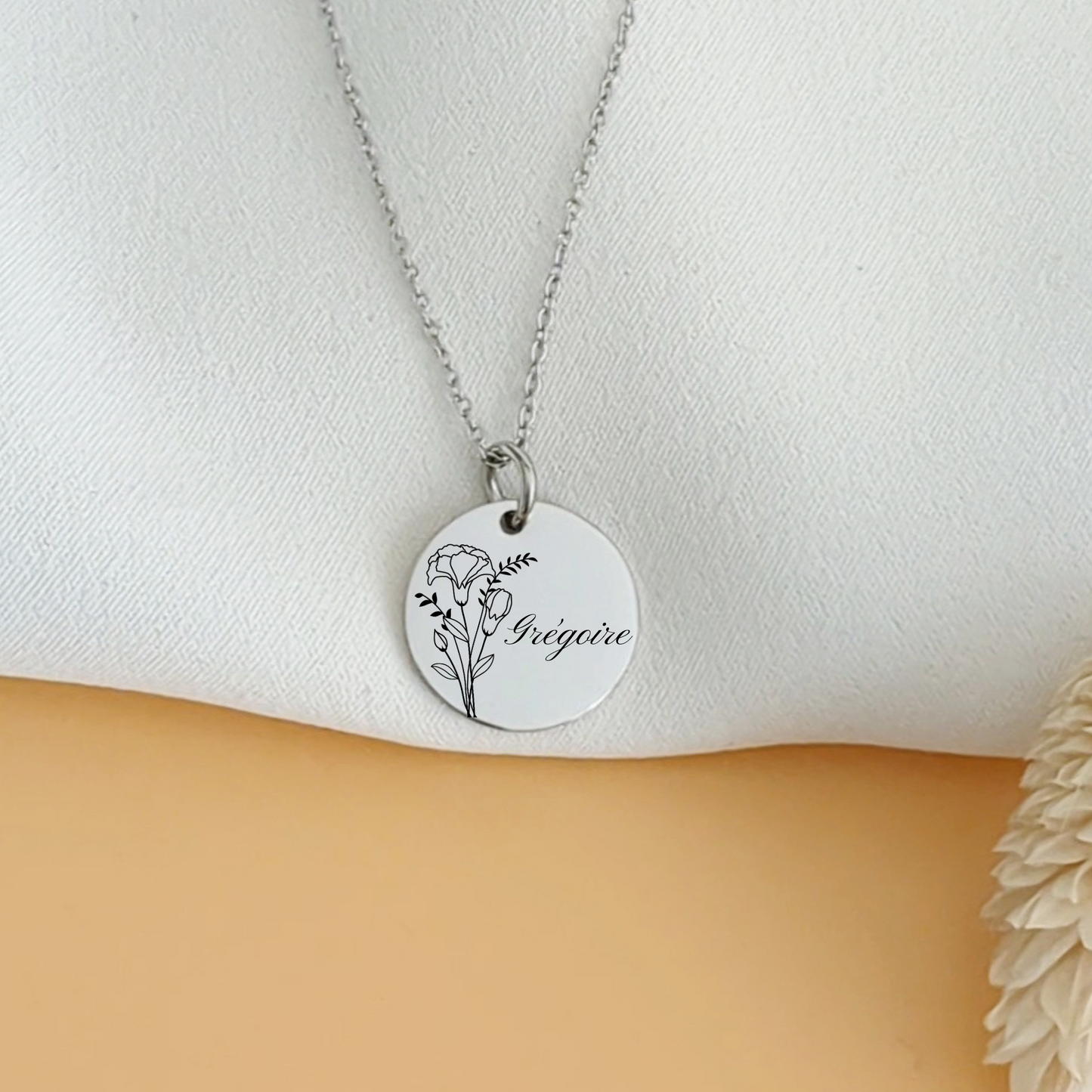 Collier personnalisé fleur de naissance et prénom