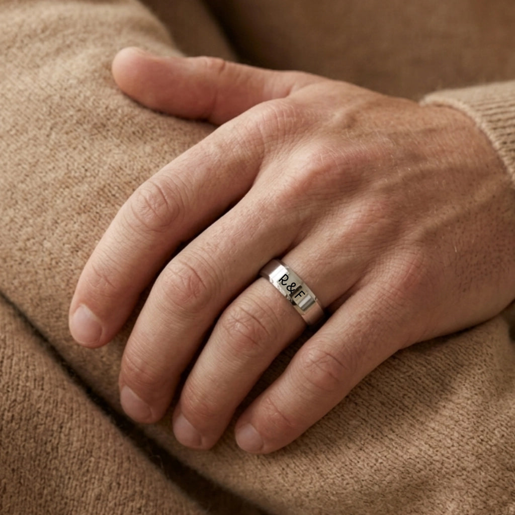 Bague homme acier argenté gravée initiales R&amp;F — Bliche