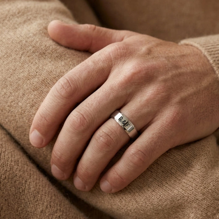 Bague homme acier argenté gravée initiales R&amp;F — Bliche