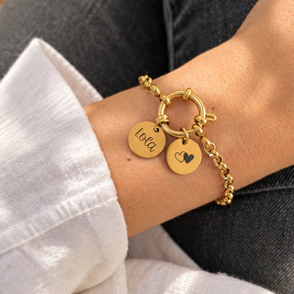 Bracelet chaîne jaseron dorée deux médailles gravées prénom et cœur personnalisé femme Bliche