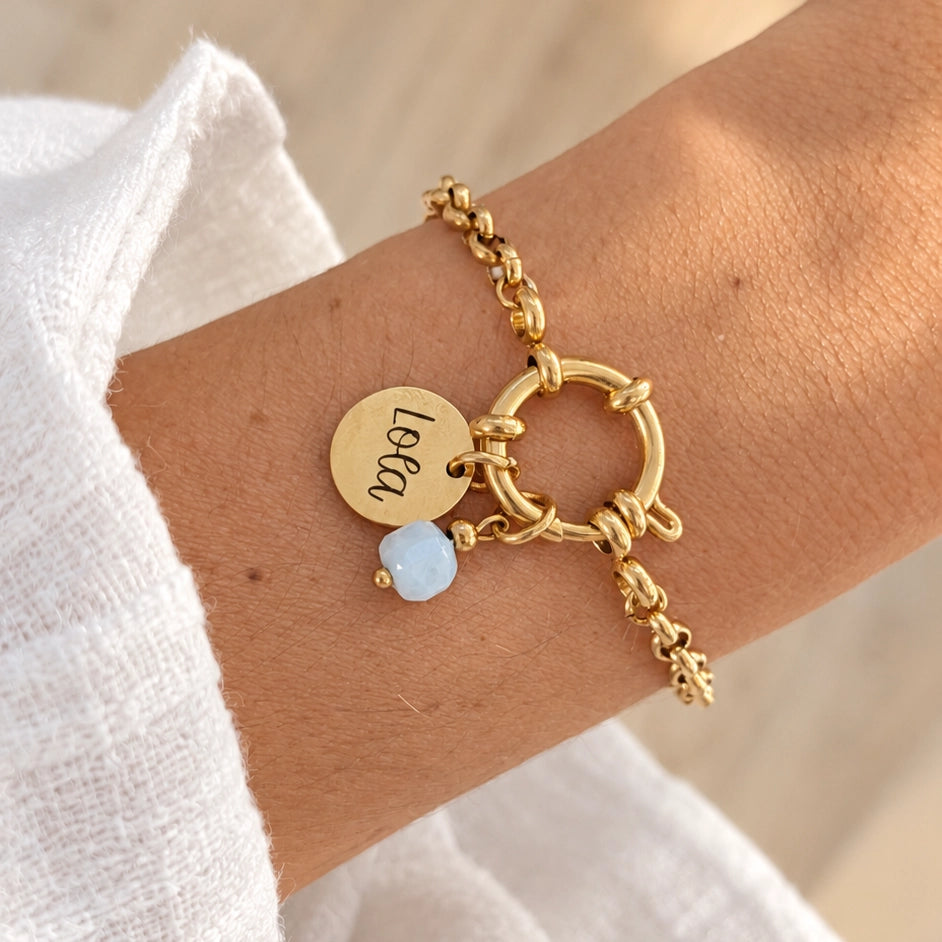 Bracelet chaîne jaseron dorée médaille gravée prénom et charm personnalisé femme Bliche