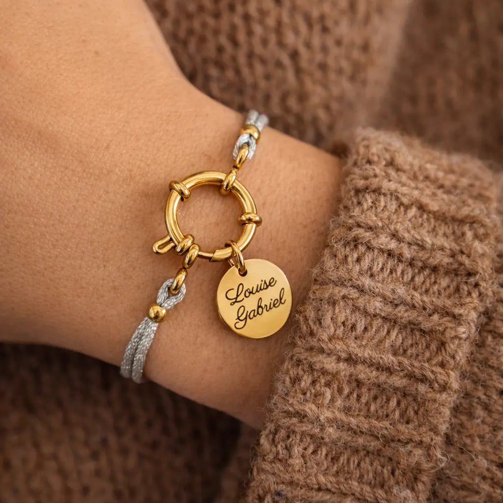 Bracelet cordon brillant bleu grand fermoir anneau doré médaille gravée  dorée Bliche
