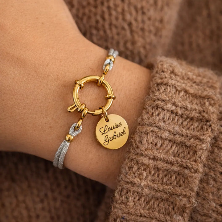 Bracelet cordon brillant bleu grand fermoir anneau doré médaille gravée  dorée Bliche