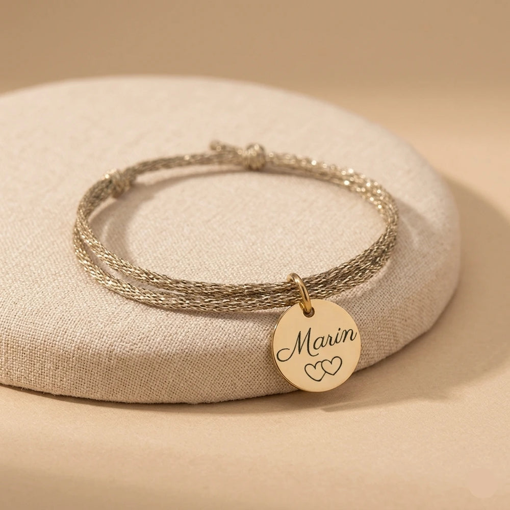 bracelet cordon à paillettes pour femme et médailles gravées