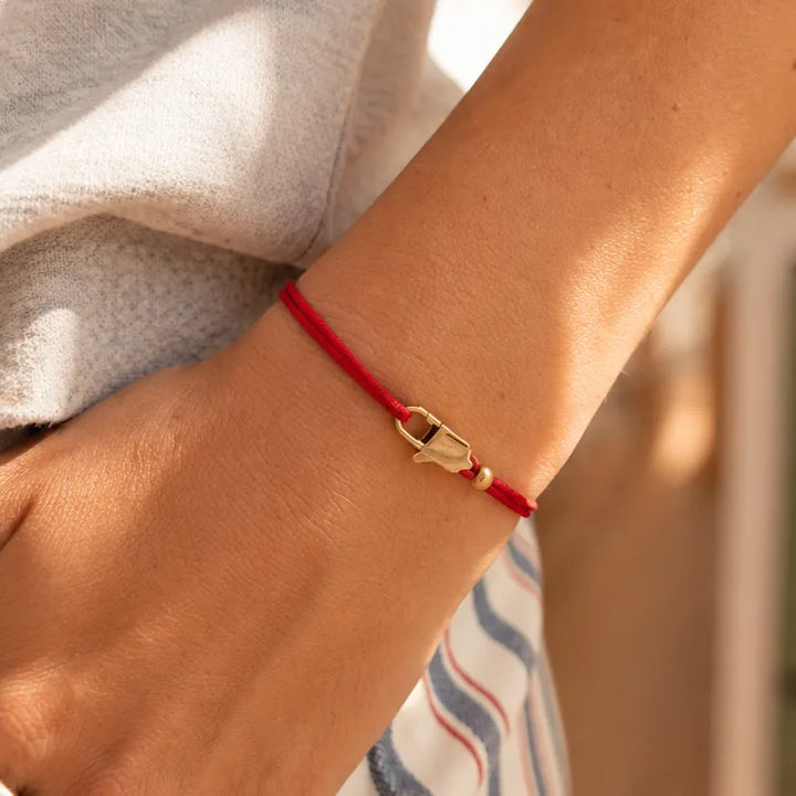 Bracelet cordon rouge fermoir mousqueton doré femme Bliche