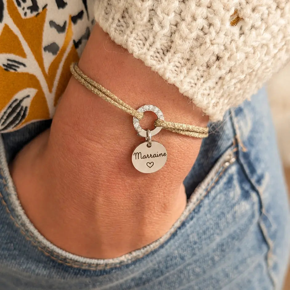 Bracelet cordon pailleté fermoir anneau zircon argenté médaille gravée prénom personnalisé Bliche