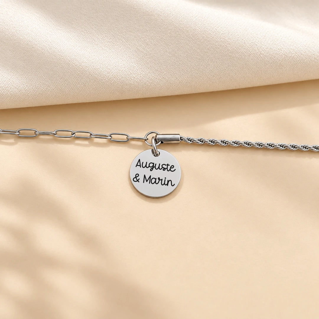 Bracelet personnalisé femme avec chaîne twistée et médaille ronde argentée en acier inoxydable