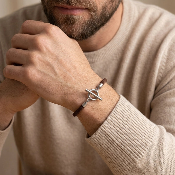 Bracelet personnalisé homme cordon avec médaille gravée – détail gravure