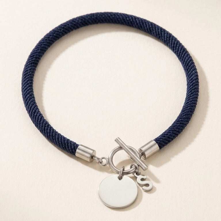 Bracelet personnalisé homme cordon avec médaille gravée – zoom médaille