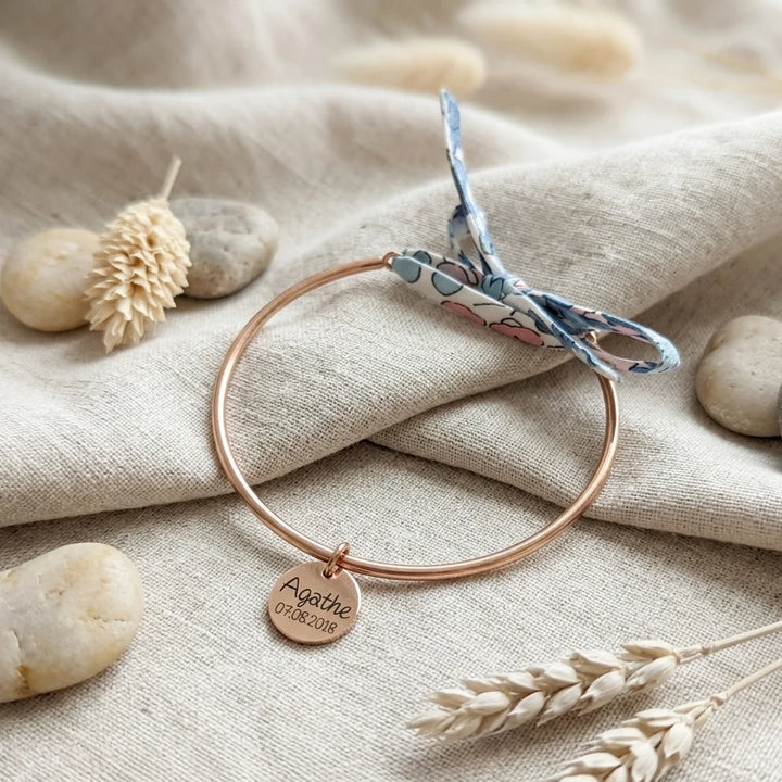 Bracelet jonc or rose avec médailles et charms à ajouter