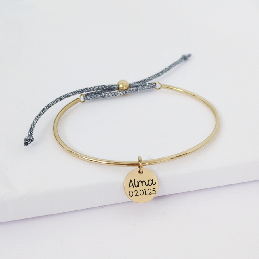 Bracelet jonc personnalisé femme avec médailles gravées et cordon ajustable – idée cadeau maman, naissance ou bébé en acier inoxydable