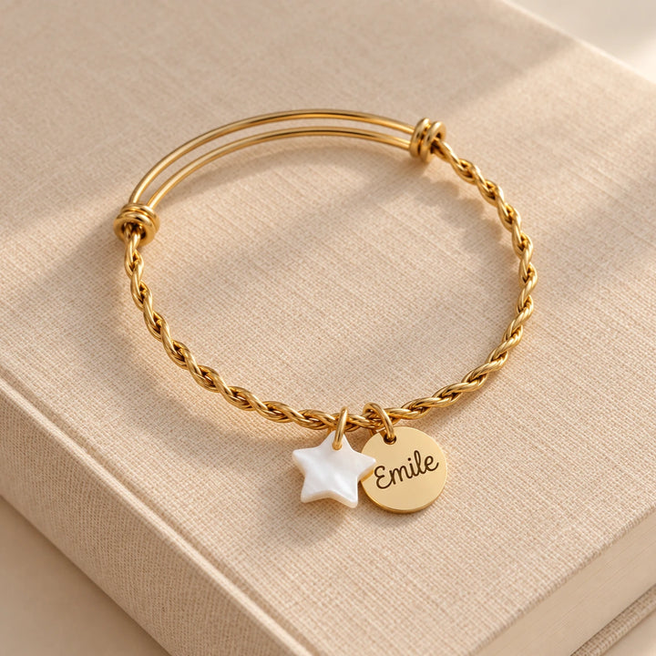 Bracelet jonc tressé doré médaille gravée Emile et nacre étoile personnalisé femme Bliche