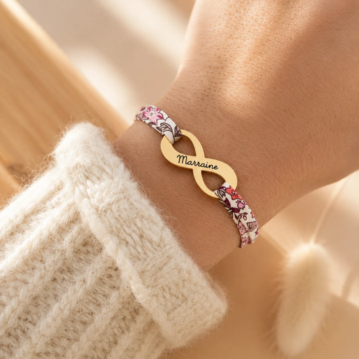 Bracelet avec signe infini pour marraine avec médaille dorée