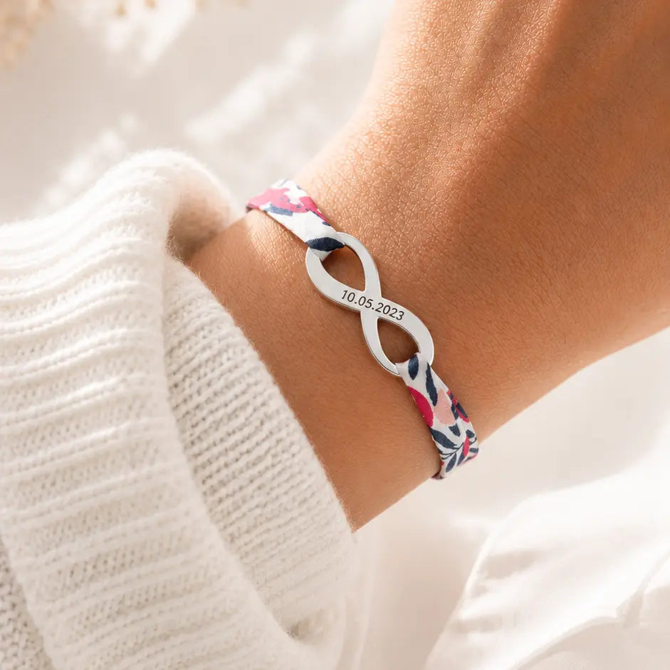 Bracelet avec médaille infini et date à graver