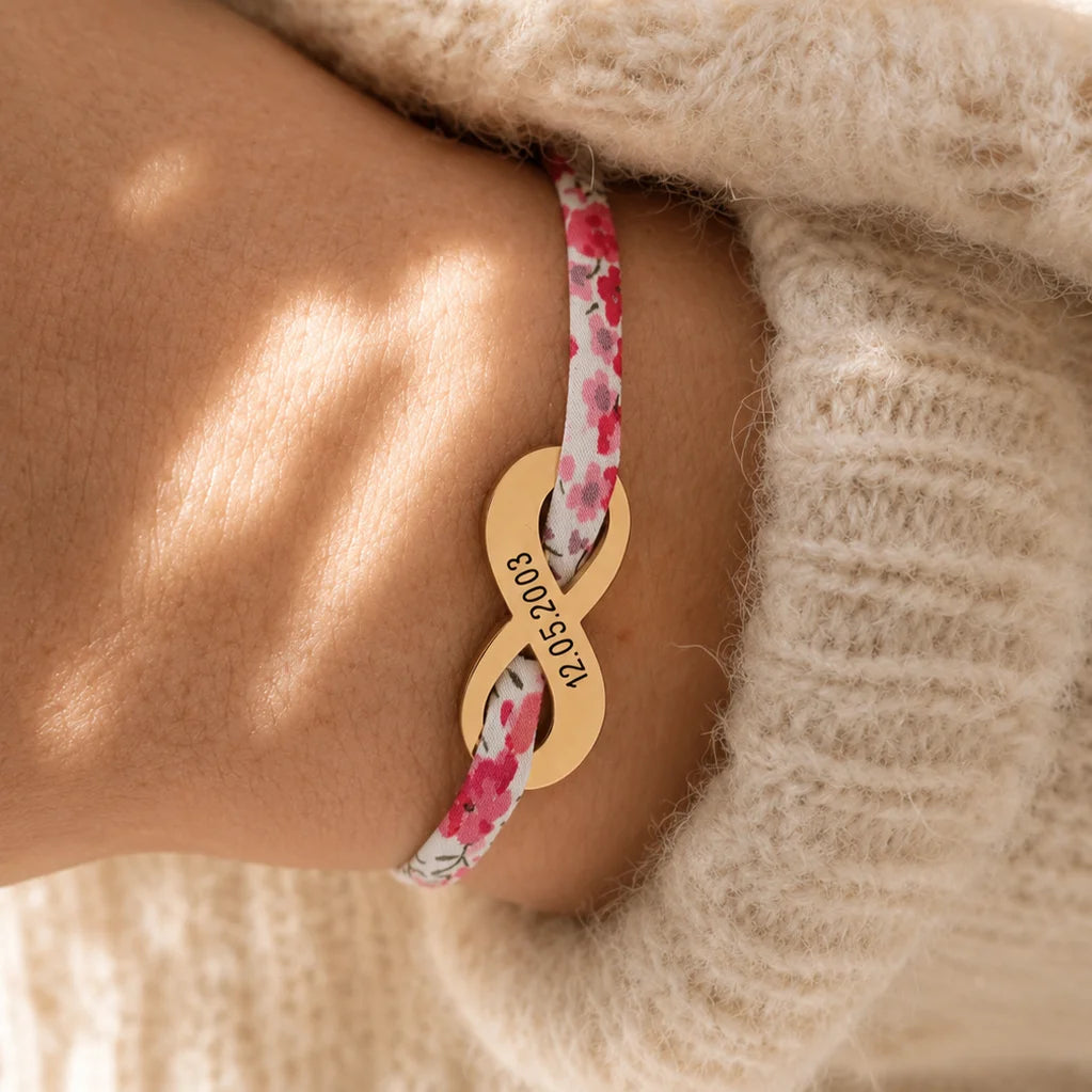 Bracelet liberty cordon fleuri rose passant dans signe infini doré gravé avec date personnalisé Bliche