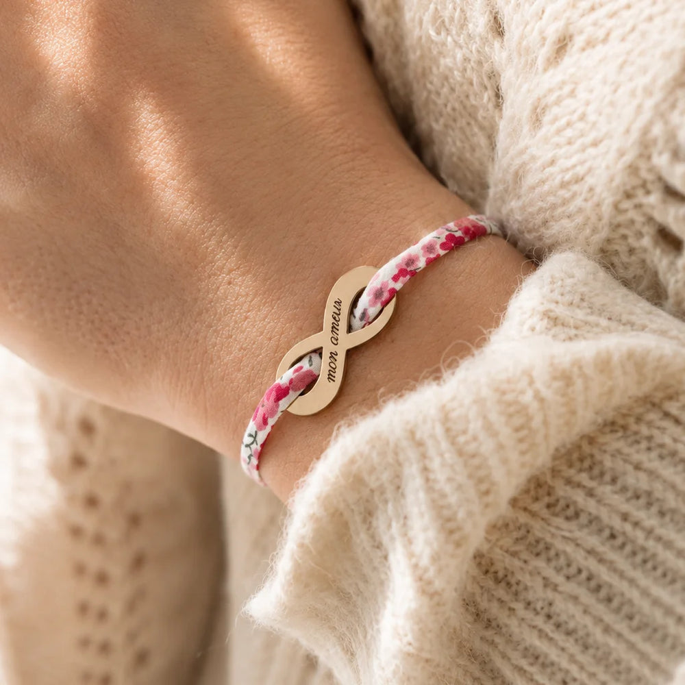Bracelet liberty cordon fleuri rose passant dans signe infini doré gravé avec prénom personnalisé