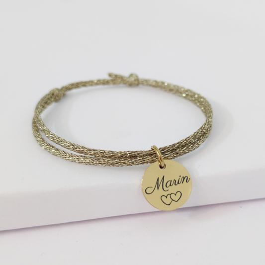 Bracelet personnalisé femme en cordon brillant avec médailles gravées en acier inoxydable – idée cadeau maman ou naissance