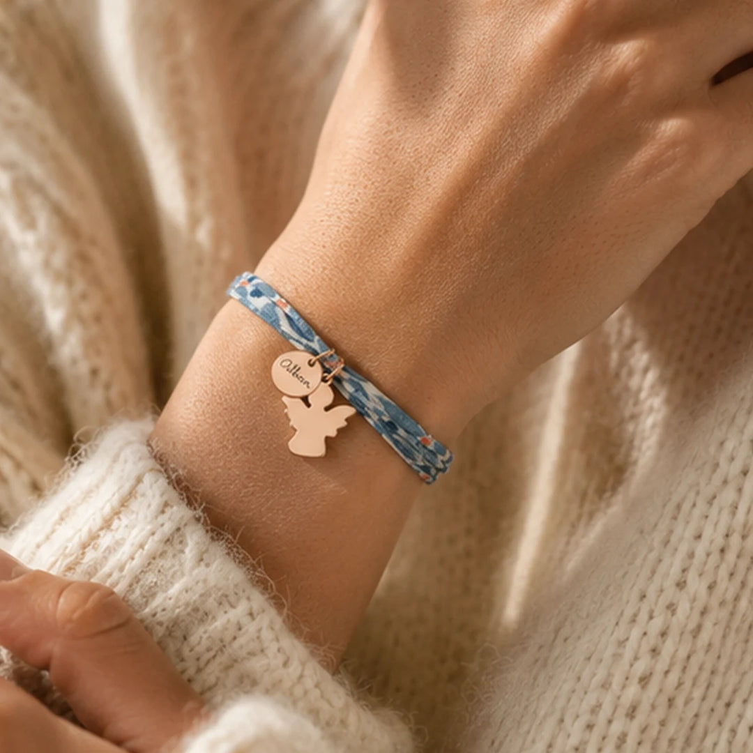 Bracelet liberty cordon bleu avec  médaille or rose gravée un cadeau pour baptême