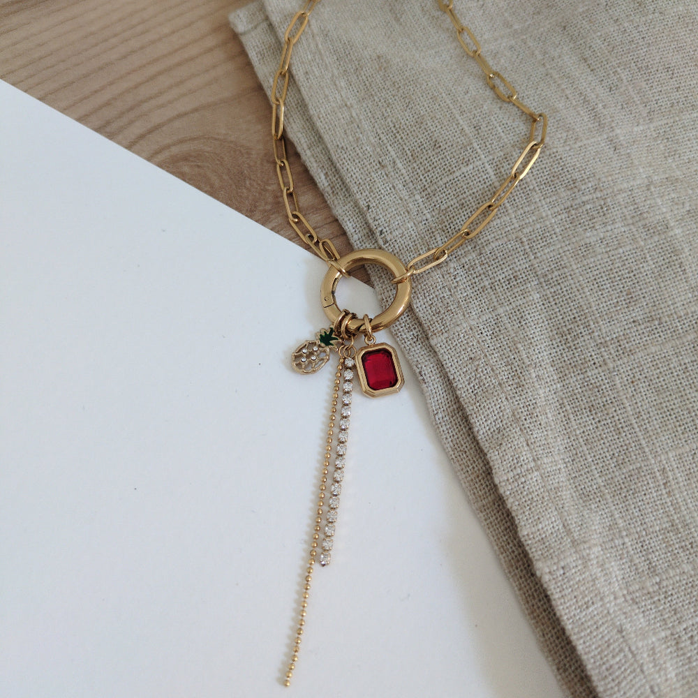 Collier avec breloques en acier