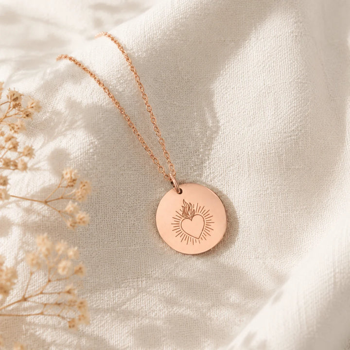 Collier chaîne fine or rose médaille cœur sacré gravée cadeau baptême communion confirmation Bliche