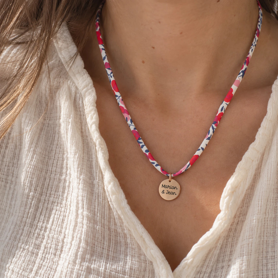Collier liberty personnalisé médaille or rose gravée deux prénoms Marion et Jean