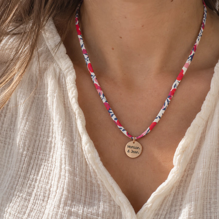 Collier liberty personnalisé médaille or rose gravée deux prénoms Marion et Jean